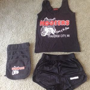 Hooters outfit